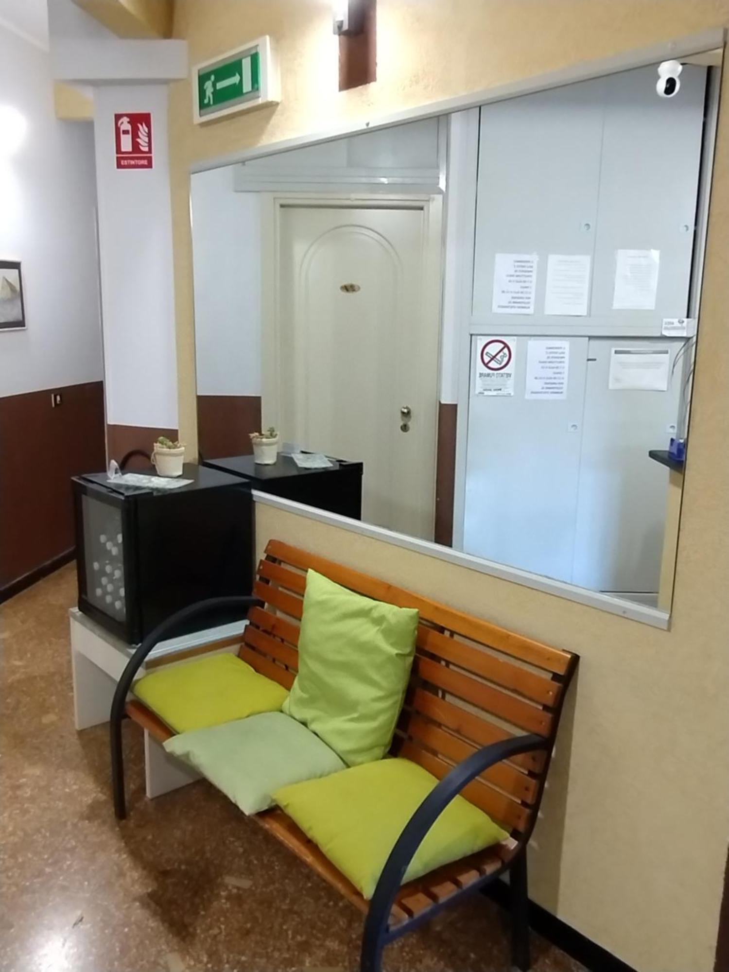 Hotel Della Piazzetta Варацце Екстер'єр фото