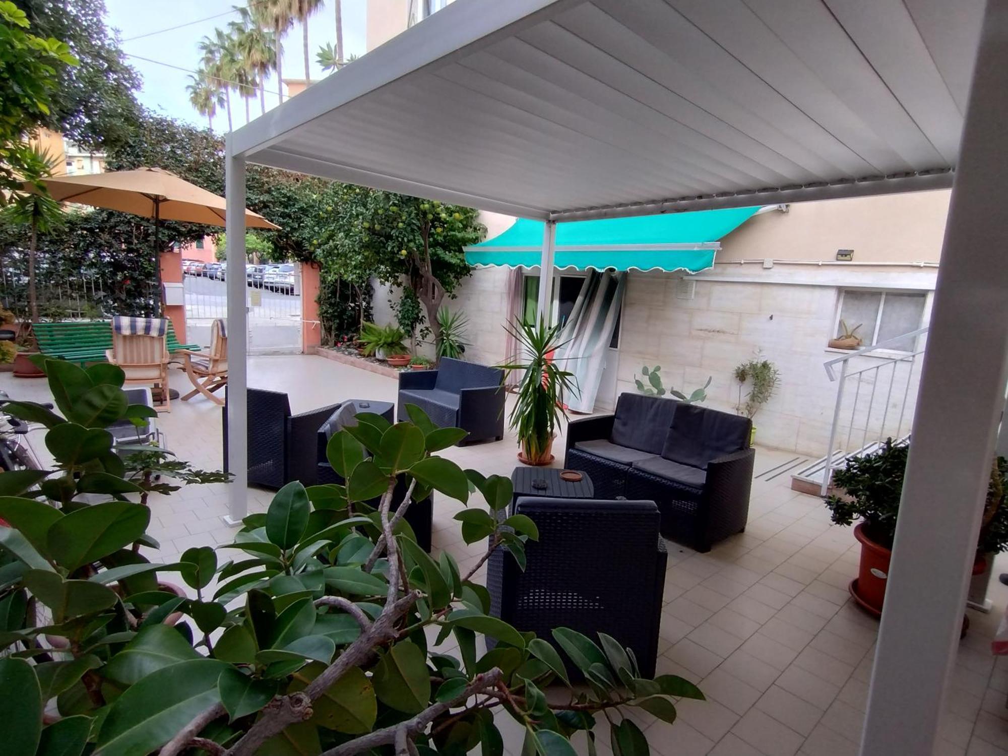 Hotel Della Piazzetta Варацце Екстер'єр фото