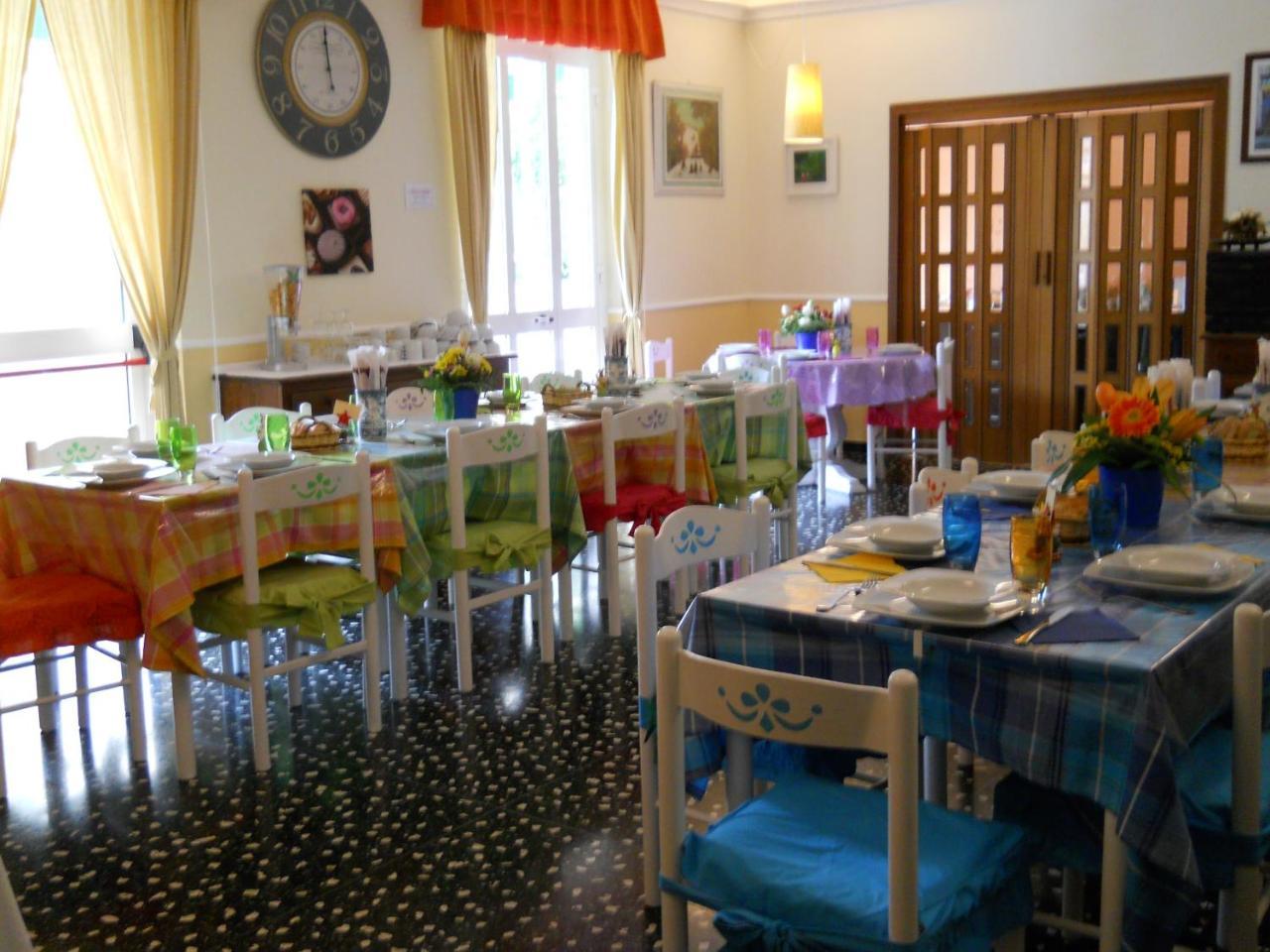 Hotel Della Piazzetta Варацце Екстер'єр фото