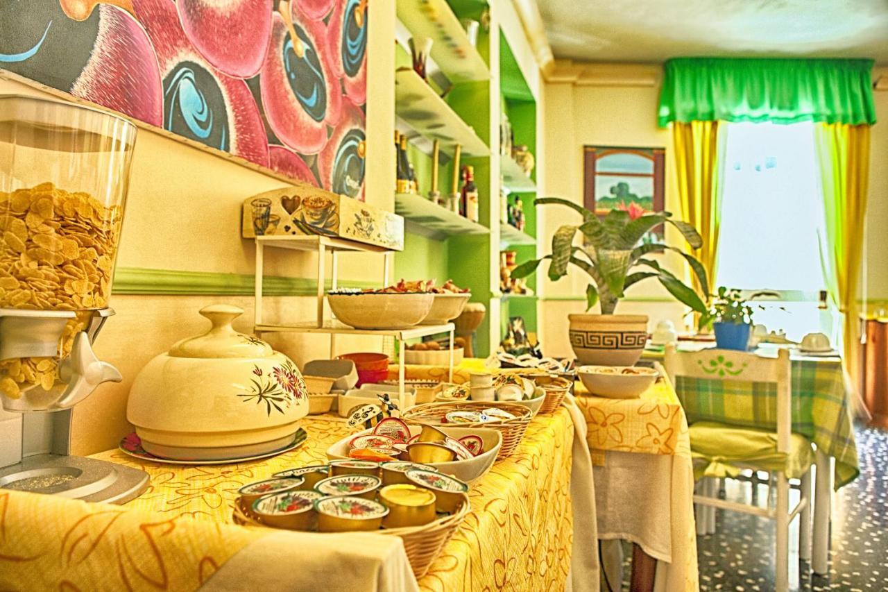 Hotel Della Piazzetta Варацце Екстер'єр фото